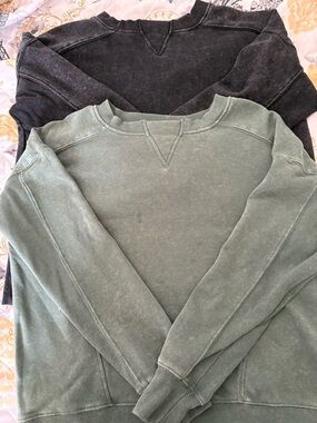 BKE Men's Crewneck Sweatshirt in Sage Green and Charcoal